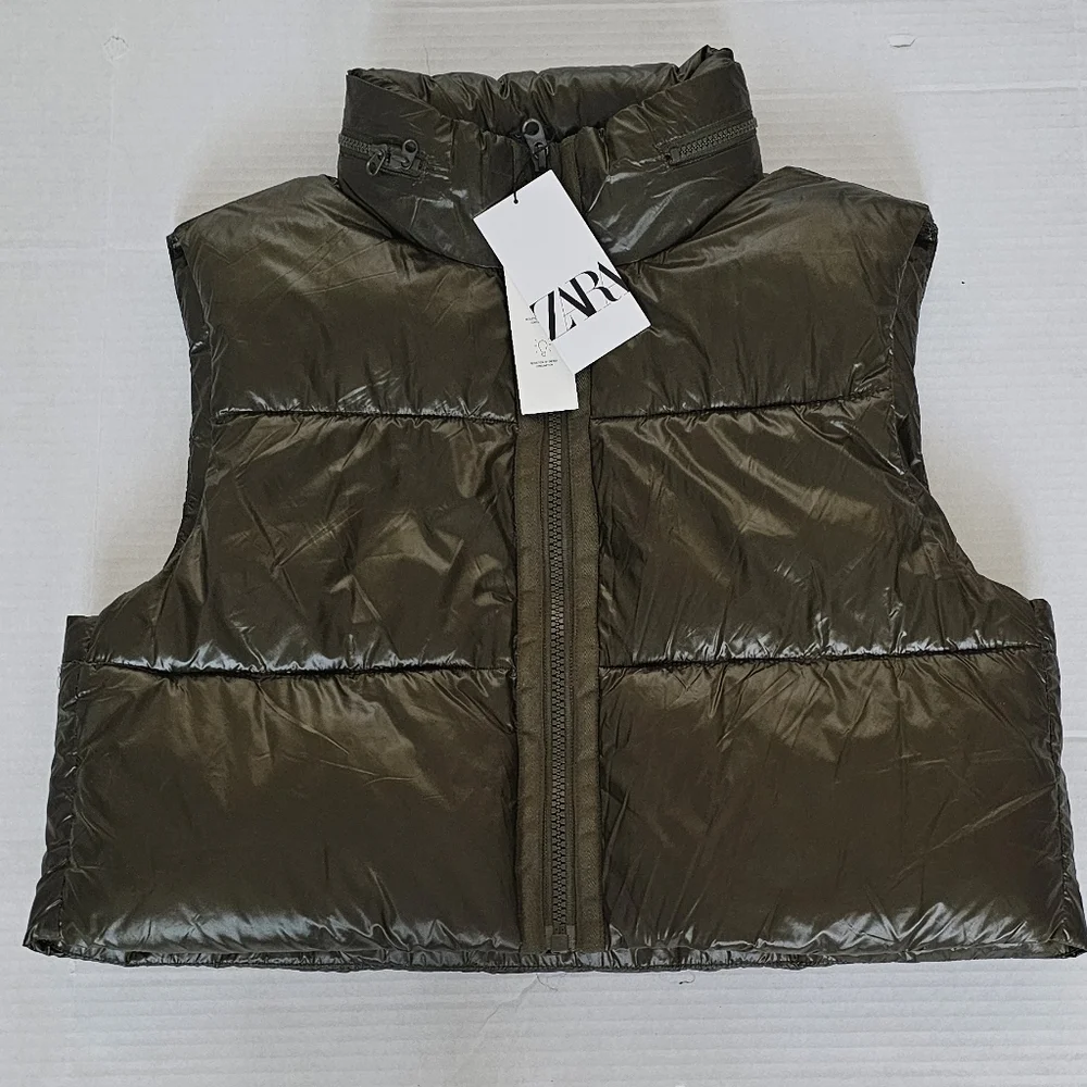 NWT  Zara puffer vest - Olive Green color with a detachable goodie.